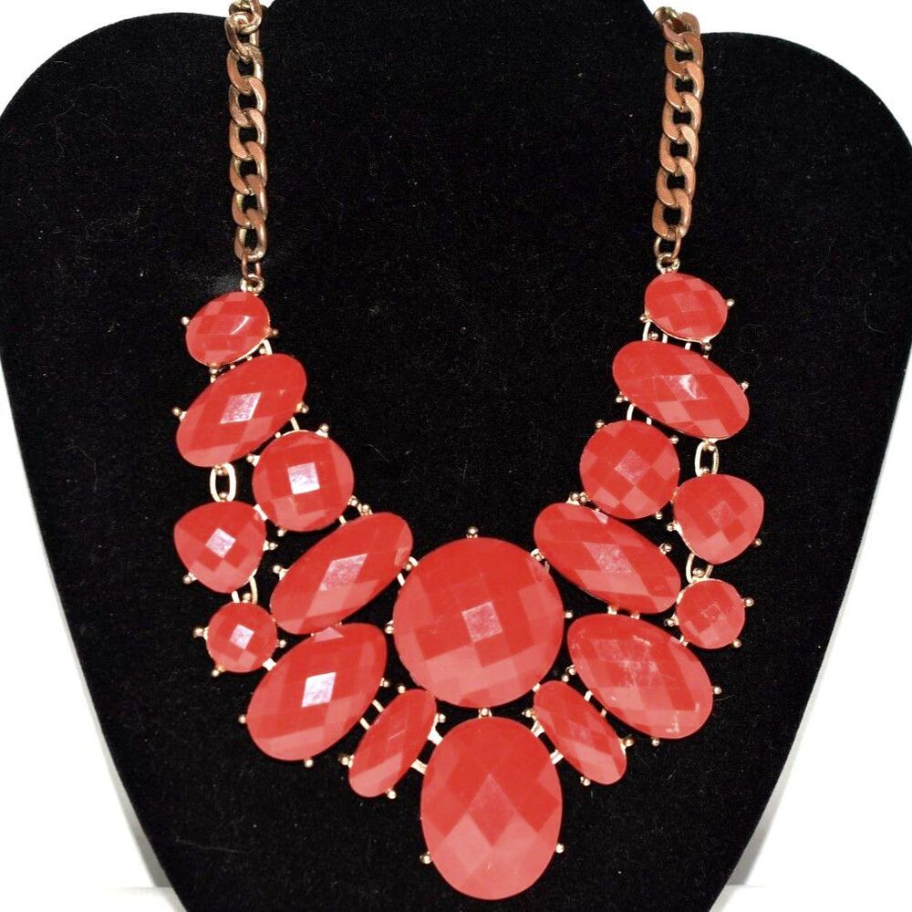 Vintage Thrilling Lipstick Red Faceted Lucite Chunky Gold Tone Link 20" Necklace